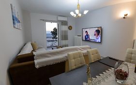 Vicky'S View House